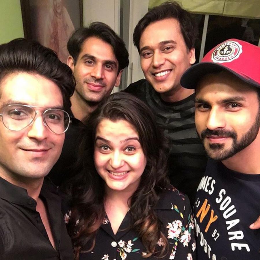 Vivek Dahiya's ROCKING birthday party!