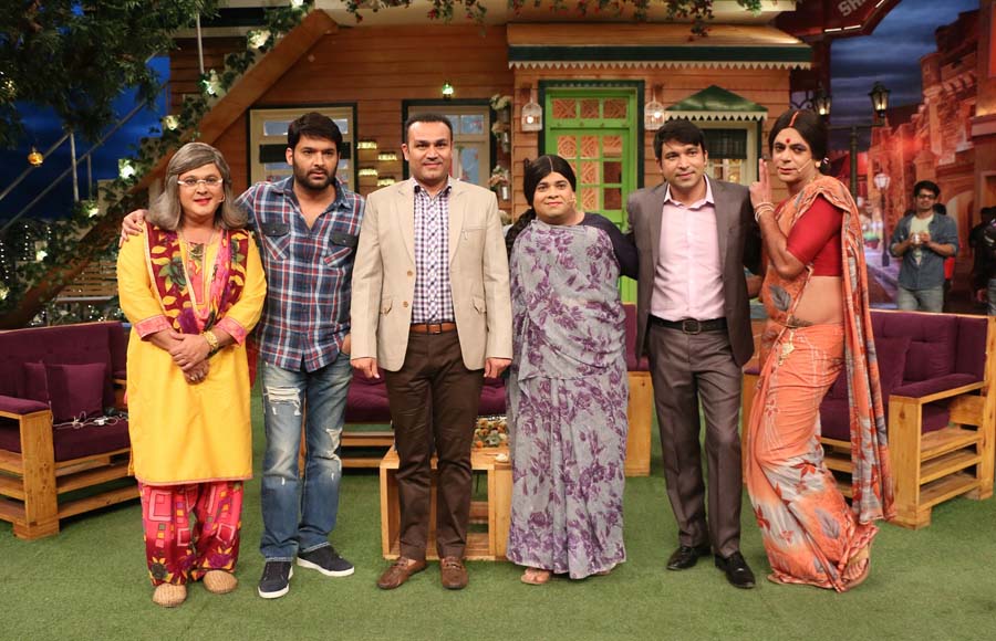 Kapil Sharma, Virender Sehwag, Sunil Grover, Ali Asgar, Chandan Prabhakar and Kiku Sharda