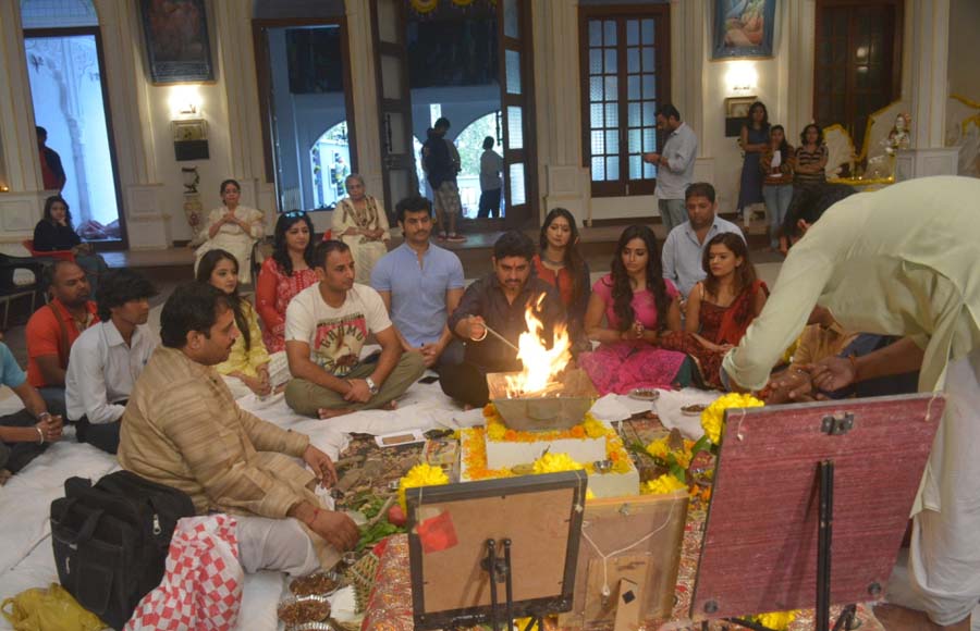 Hawan on the sets of Yeh Rishta Kya Kehlata Hai