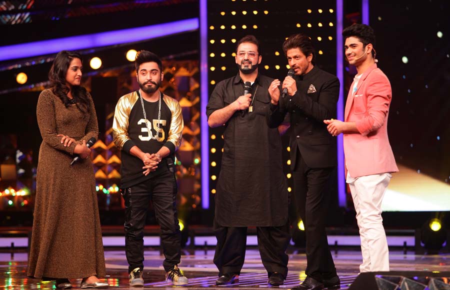 SRK promotes 'Raees' on Dil Hai Hindustani