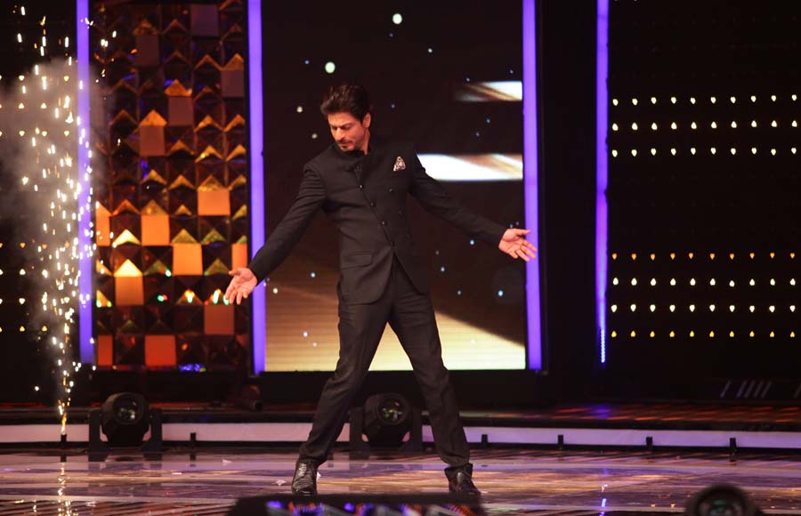 SRK promotes 'Raees' on Dil Hai Hindustani