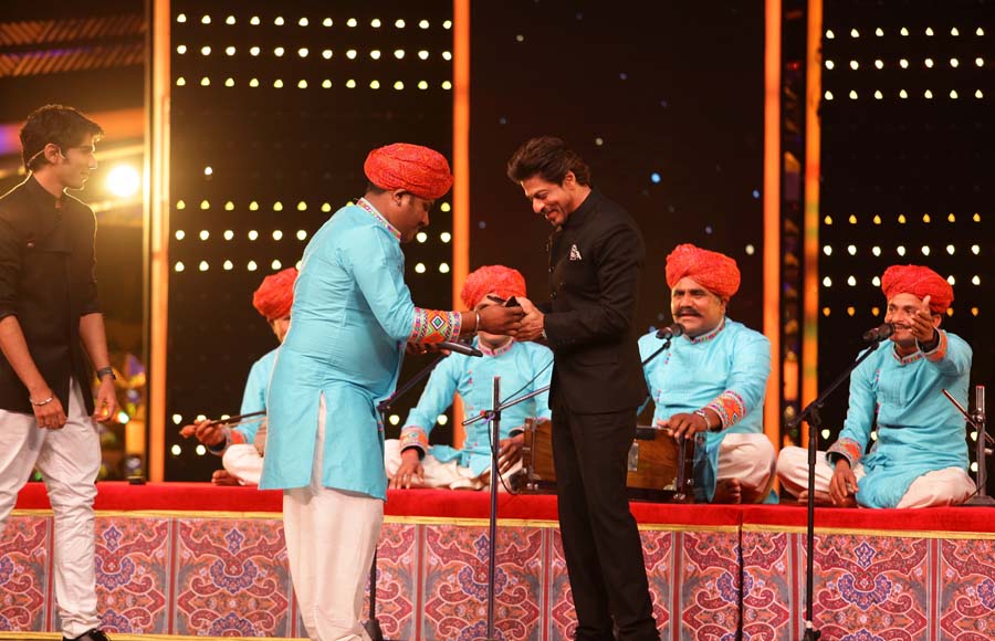 SRK promotes 'Raees' on Dil Hai Hindustani