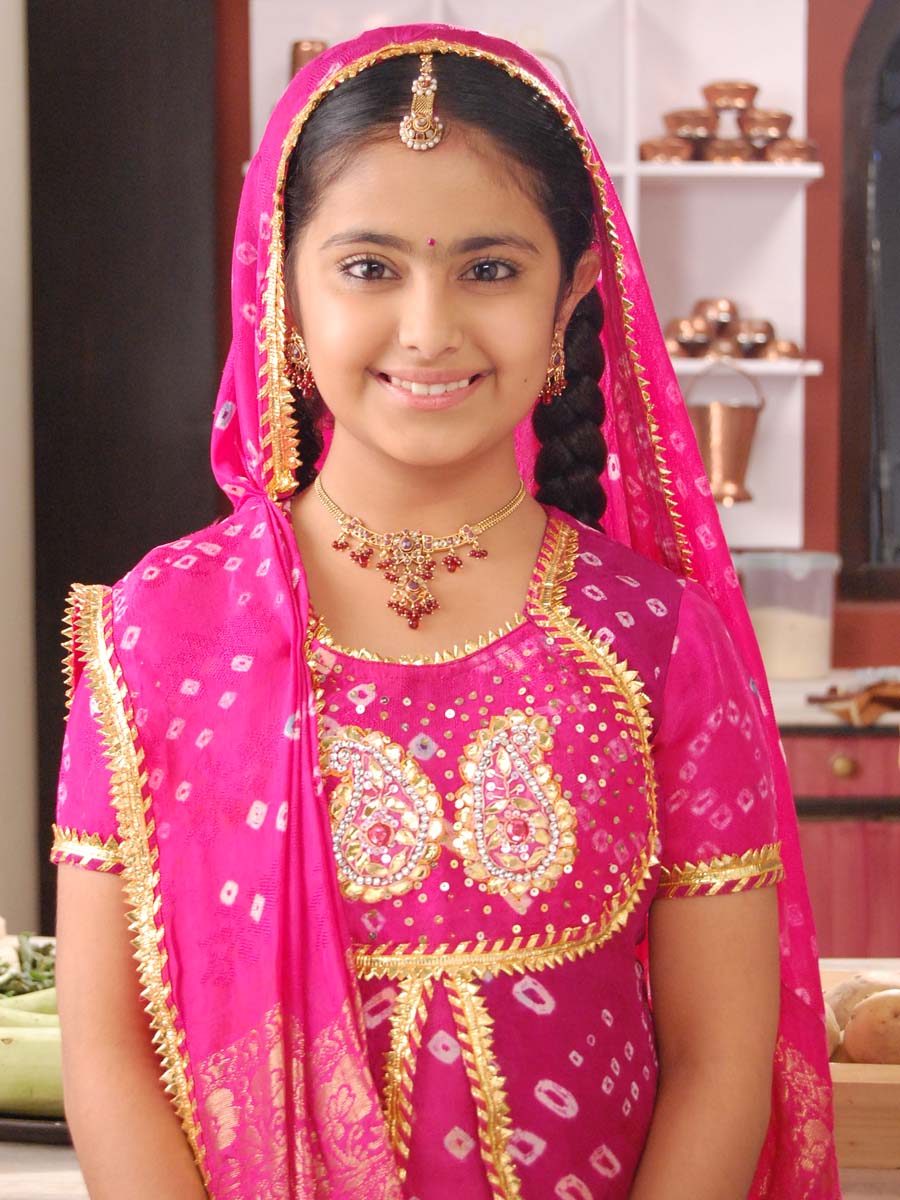 Avika Gor as Anandi (Balika Vadhu)