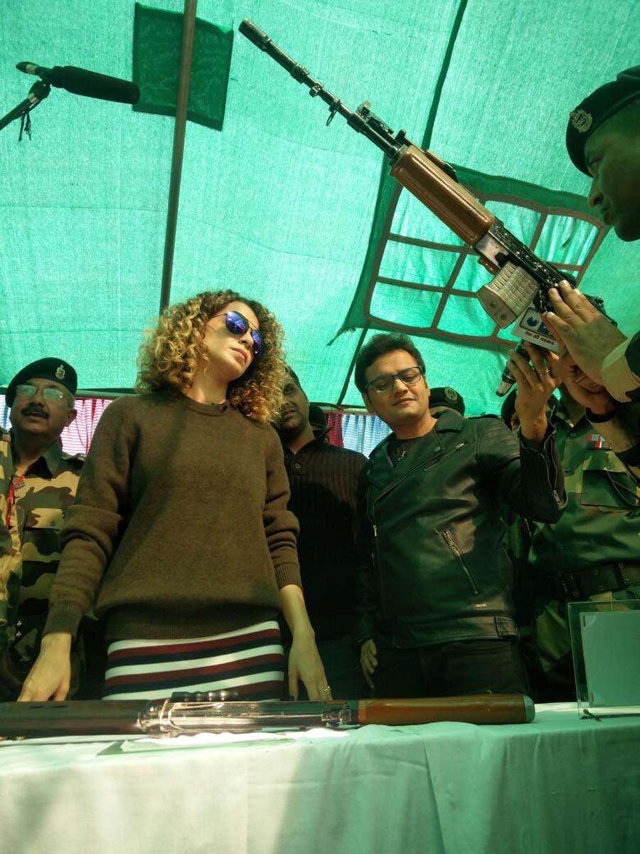 Kangana Ranaut interacts with jawans at an Army camp 