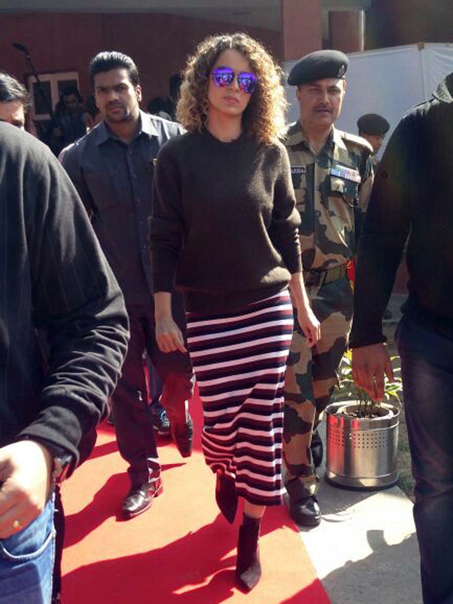 Kangana Ranaut interacts with jawans at an Army camp 