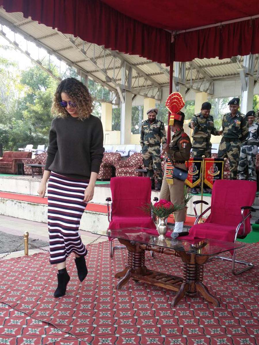 Kangana Ranaut interacts with jawans at an Army camp 