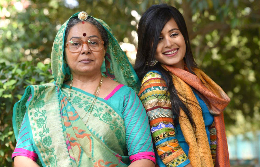 Bhabho (Neelu Vaghela) and Kanak (Rhea Sharma)