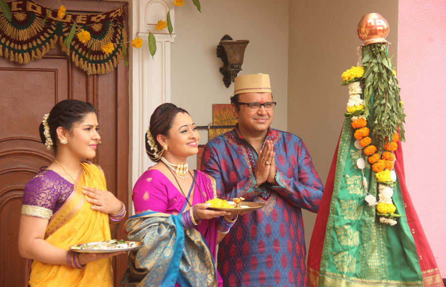 Bhide family (Mandar Chandwadkar, Sonalika Joshi and Nidhi Bhanushali)