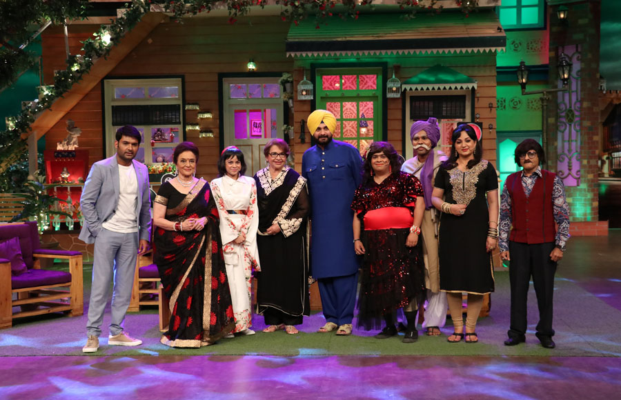 The cast of The Kapil Sharma Show along with their guests - Veteran actors Asha Parekh and Helen