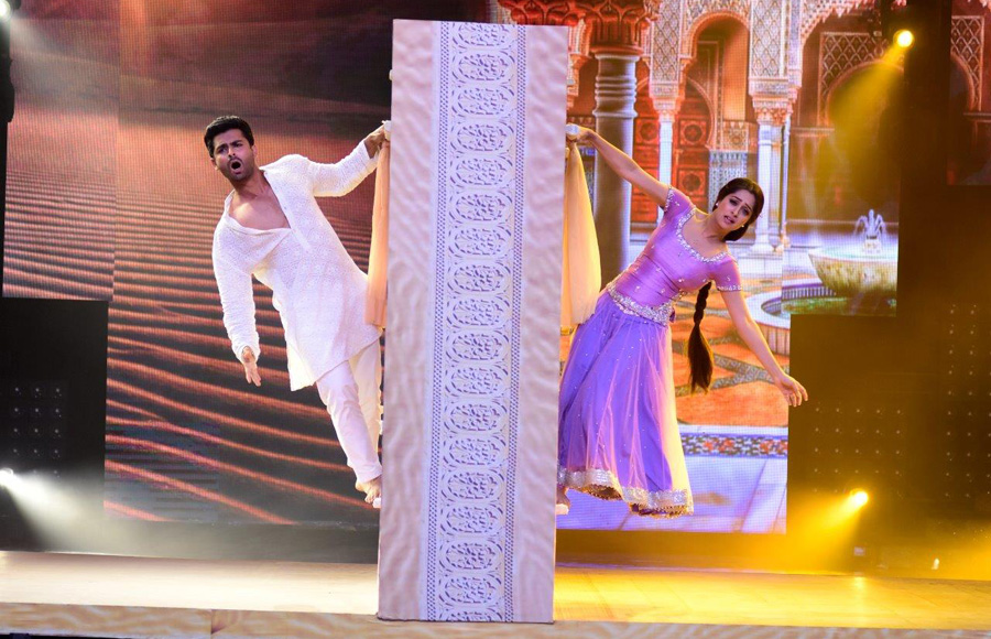 Shoaib - Dipika perform as Salman and Aishwarya on the sets of Nach Baliye