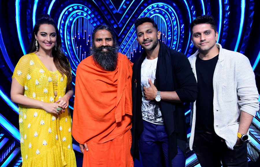 Baba Ramdev with Judges - Terence Lewis, Sonakshi Sinha & Mohit Suri