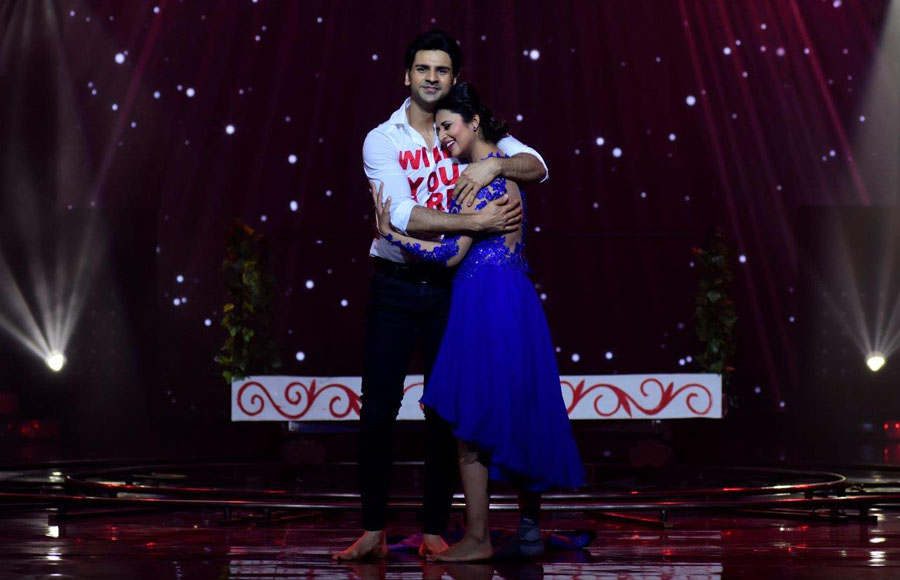 Divyanka Tripathi and Vivek Dahiya performing on the sets of Nach Baliye 8 