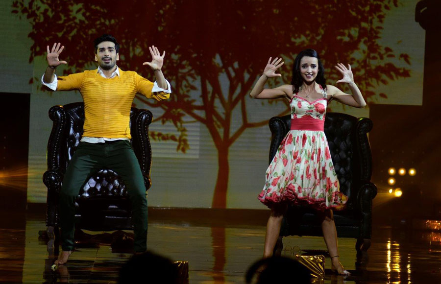 Mohit - Sanaya performing on the sets of Nach Baloye 8