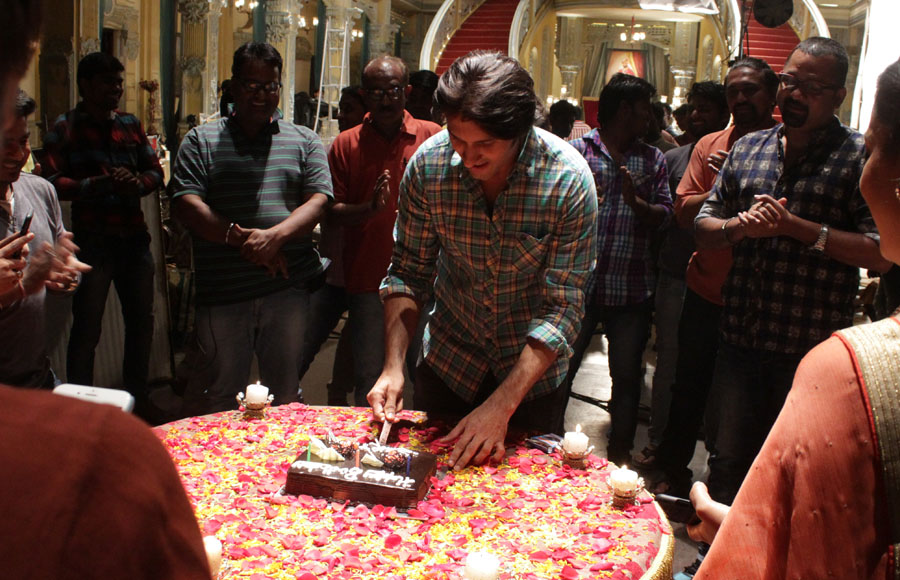 Sartajj's birthday celebration on Ek Tha Raja... set