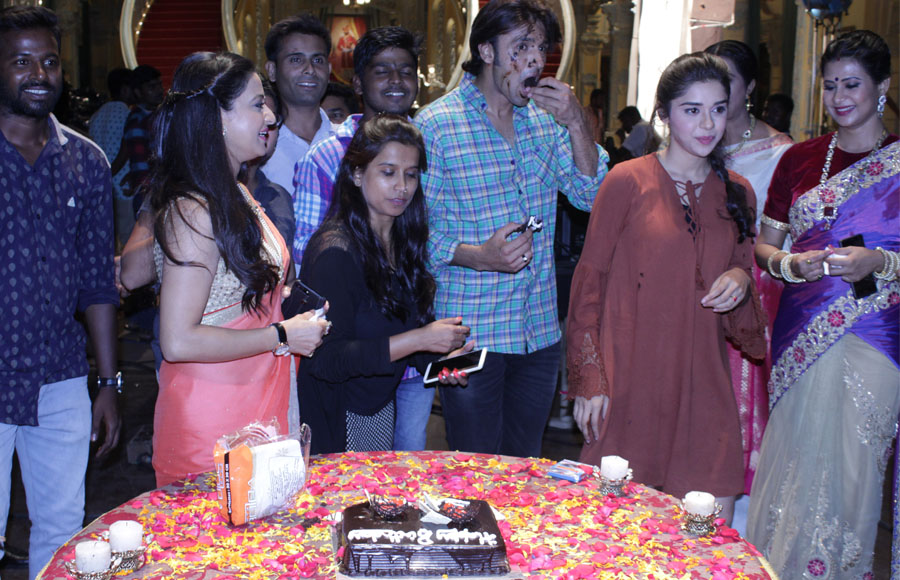 Sartajj's birthday celebration on Ek Tha Raja... set