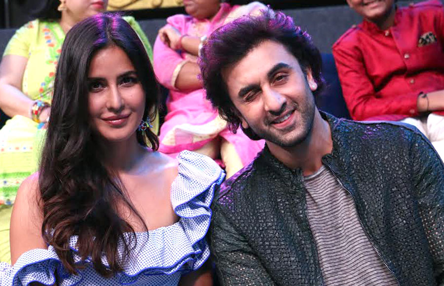 Ranbir Kapoor & Katrina Kaif on the sets of Sa Re Ga Ma Pa L'il Champs!