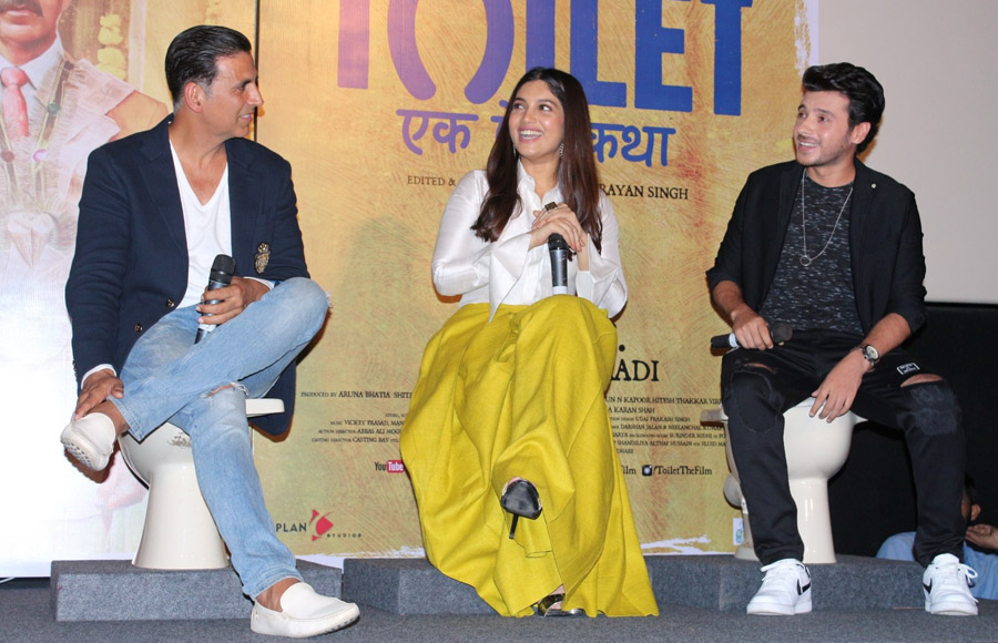 Akshay Kumar,  Bhumi Pednekar, & Divyendu Sharma, 