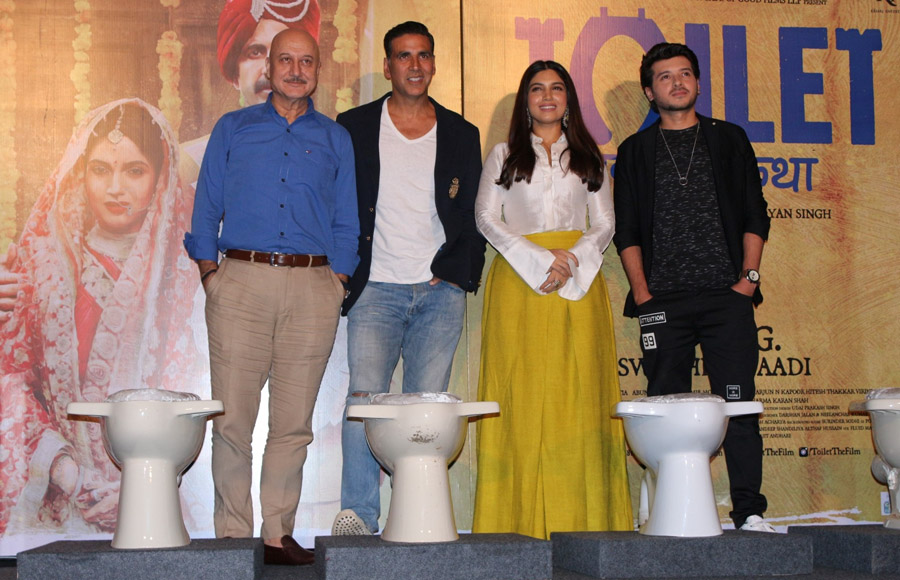 Anupam Kher, Akshay Kumar, Bhumi Pednekar, & Divyendu Sharma, 