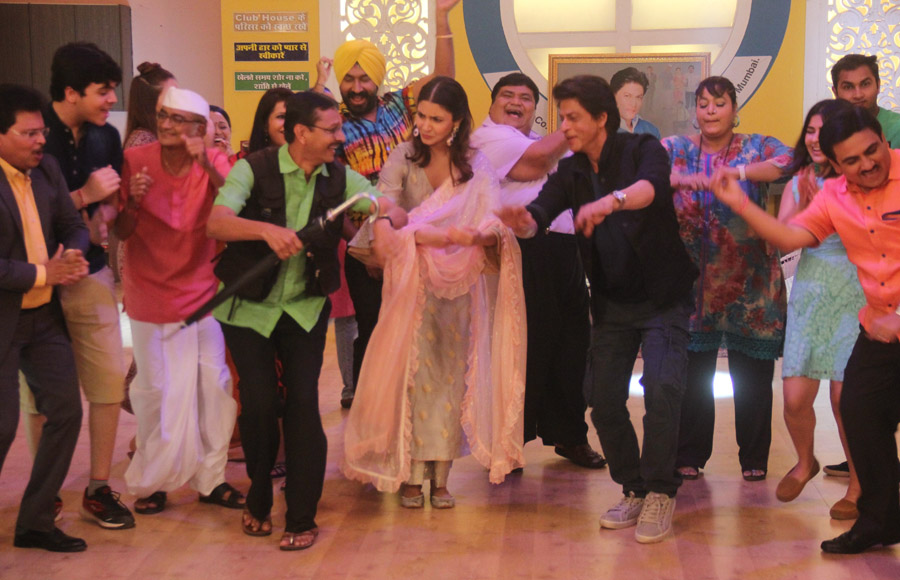 SRK-Anushka celebrate Taarak Mehta's 9th anniversary 