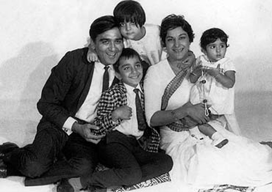 Sanjay Dutt with Father Sunil Dutt and Nargis Dutt