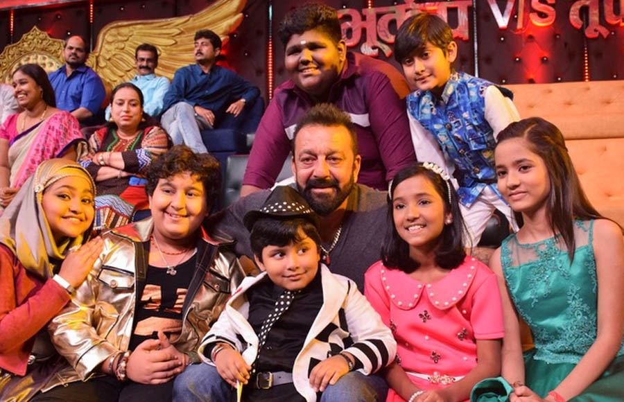 Sanjay Dutt on the sets on Sa Re Ga Ma Pa Li'l Champs 