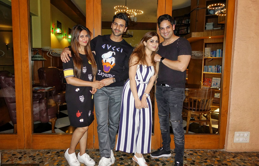 Vivek Dahiya celebrates his birthday with close friends! 