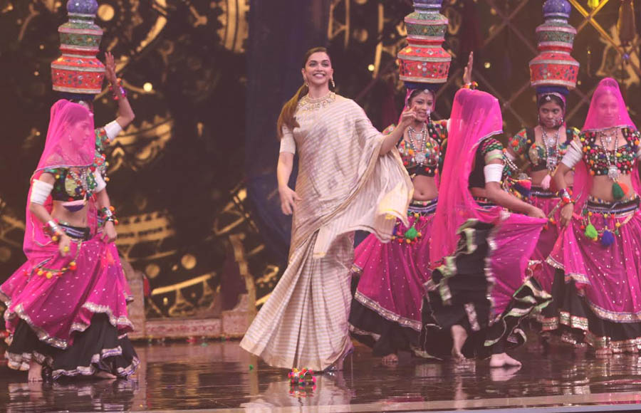 Dimpled Deepika graces Sony TV's Super Dancer 