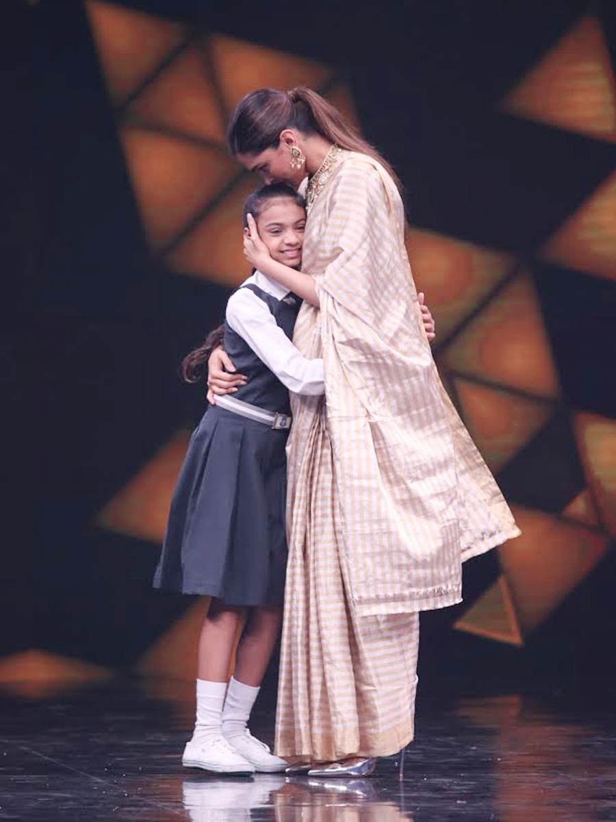 Dimpled Deepika graces Sony TV's Super Dancer 