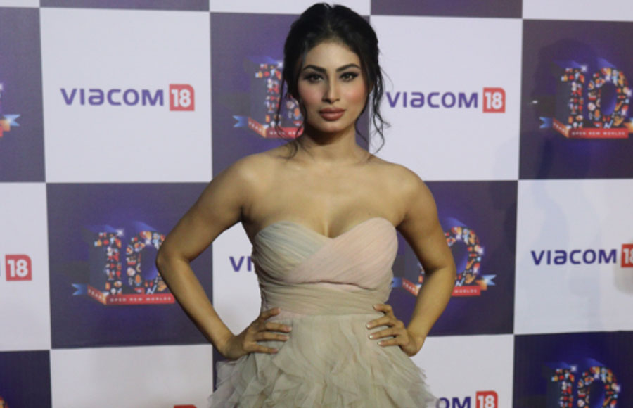  Mouni Roy