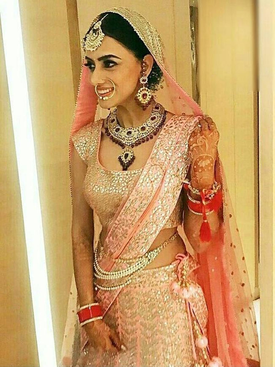 Smriti Khanna looks heavenly during her wedding!