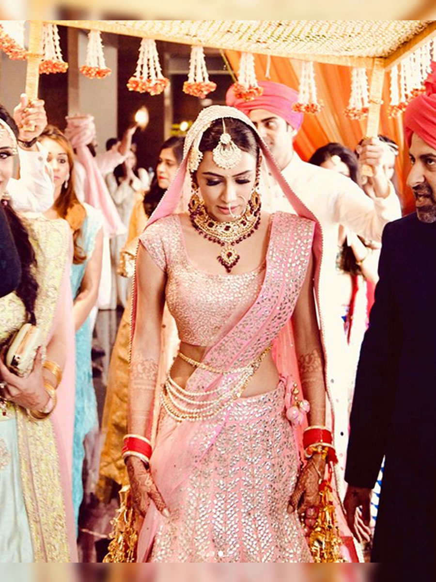 Smriti Khanna looks heavenly during her wedding!