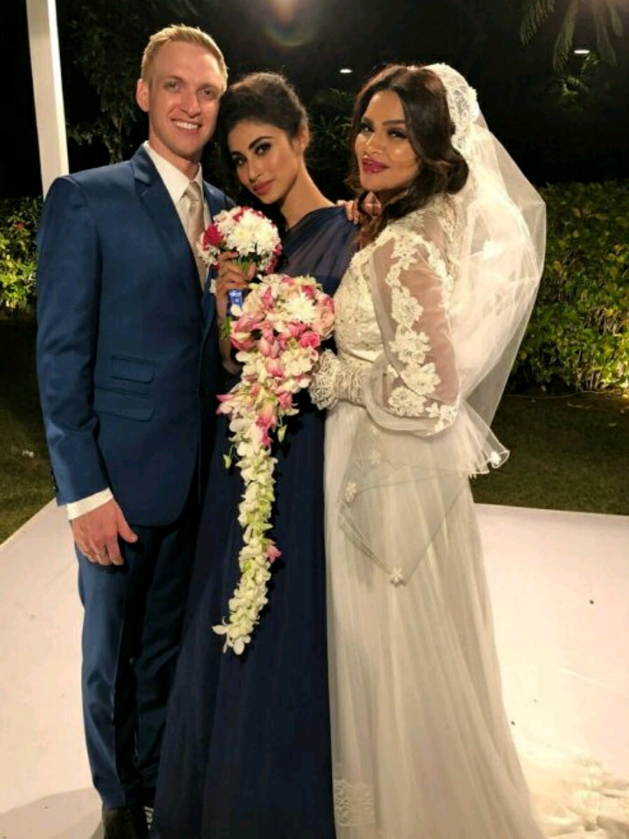 In pics: Aashka Goradia and Brent Goble's white wedding!