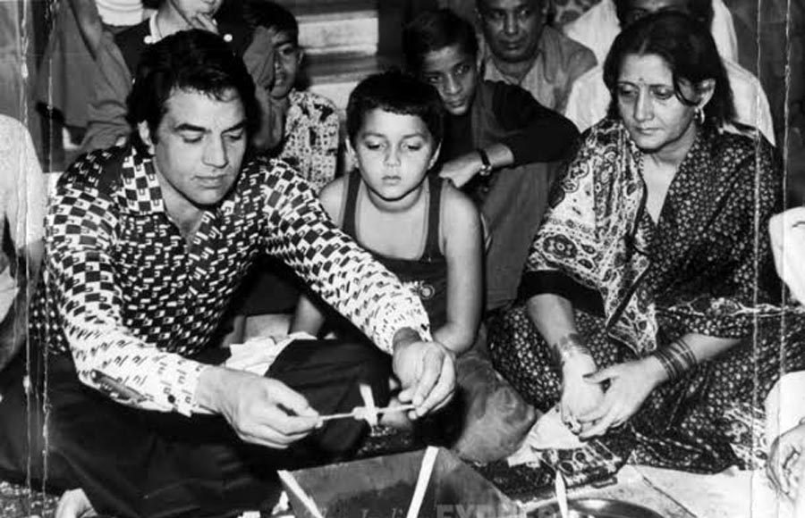 Birthday Special: Dharmendra's never seen before pictures