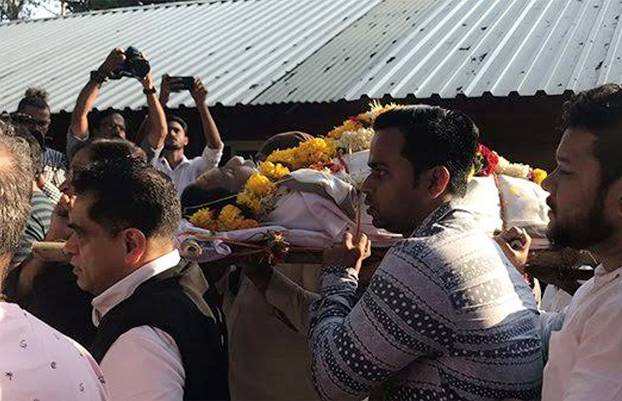 B'Town pays last respects to Neeraj Vora 