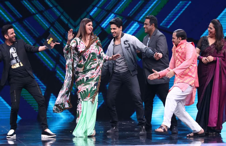 Siddharth Malhotra and Manoj Bajpai grace Sony TV's Super Dancer 