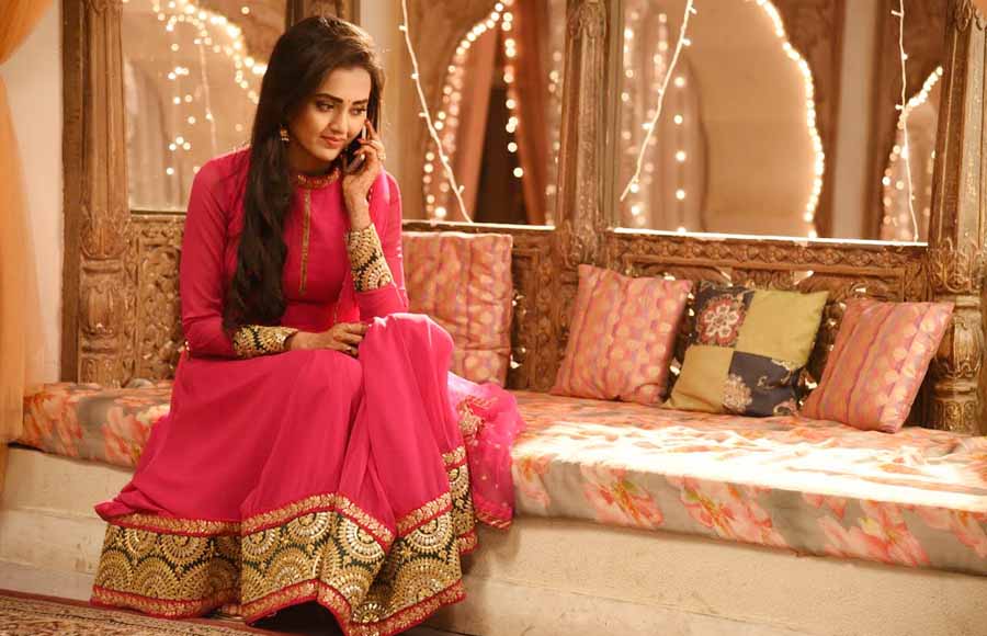 Tejasswi Prakash looks ravishing as a bride; Check out 