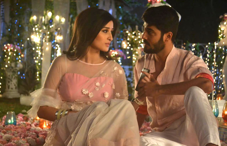 Naren-Pooja's consummation sequence in Piyaa Albela