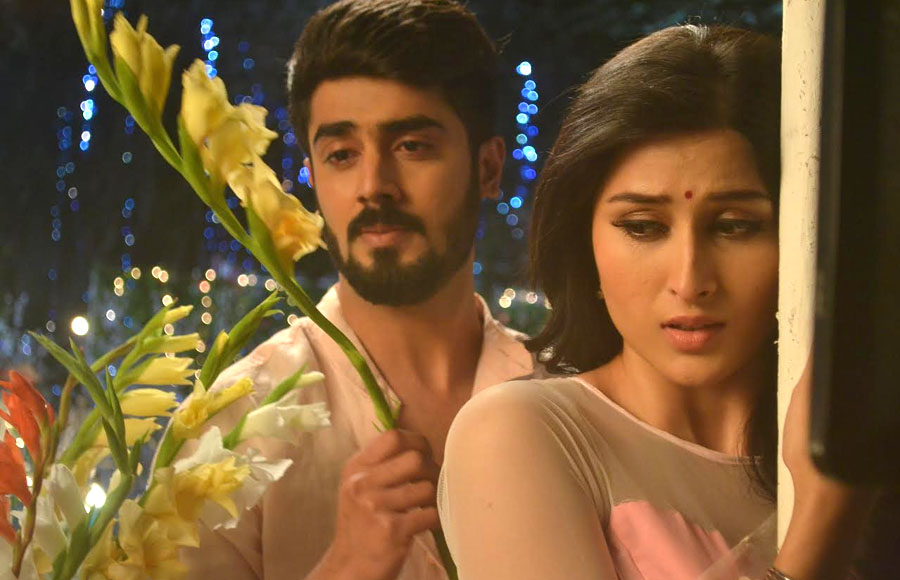 Naren-Pooja's consummation sequence in Piyaa Albela 