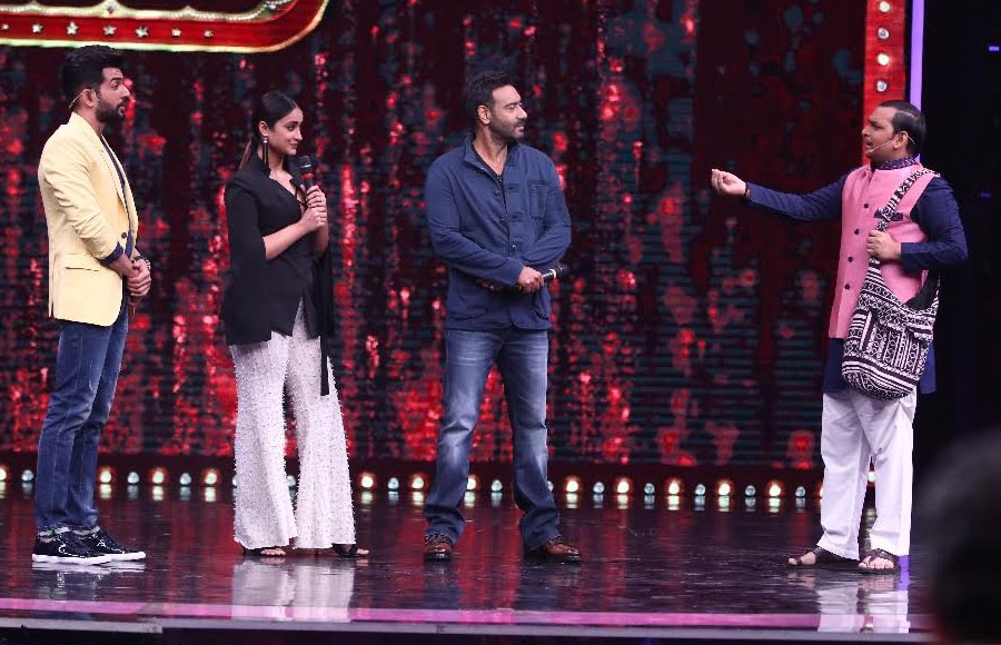 Ajay Devgn, Ileana D Cruz & Sunidhi Chauhan in Super Dancer 