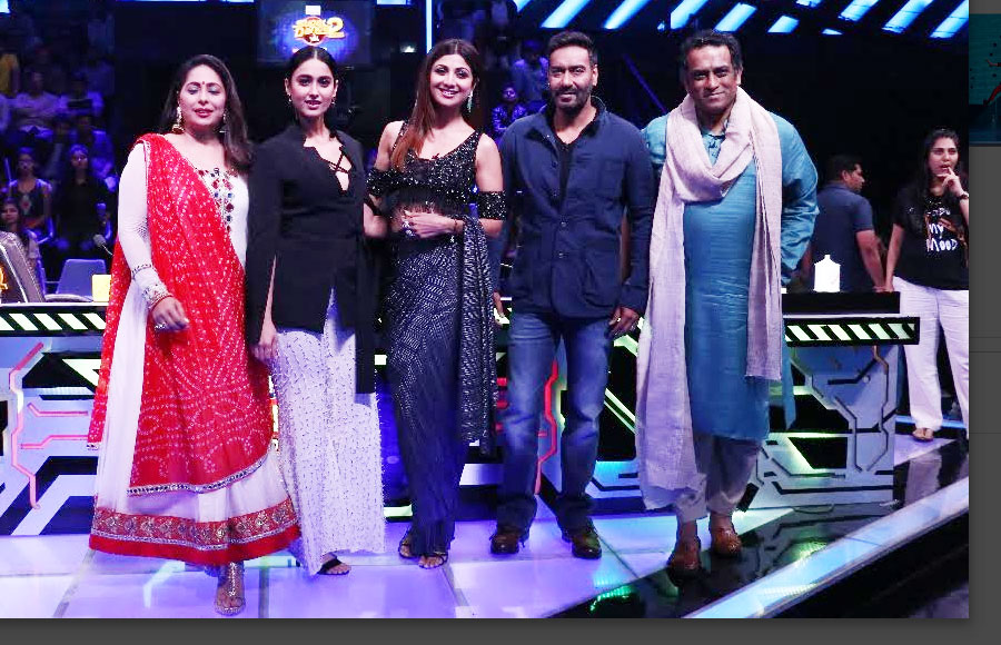 Ajay Devgn, Ileana D Cruz & Sunidhi Chauhan in Super Dancer 