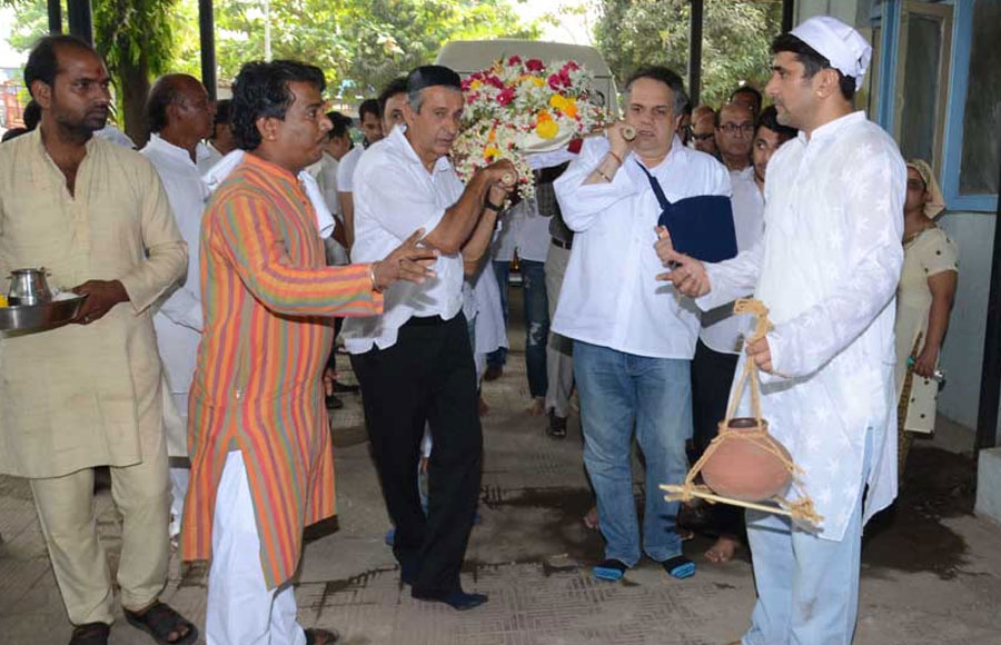 Celebs pay their last respect to Shammi Aunty 