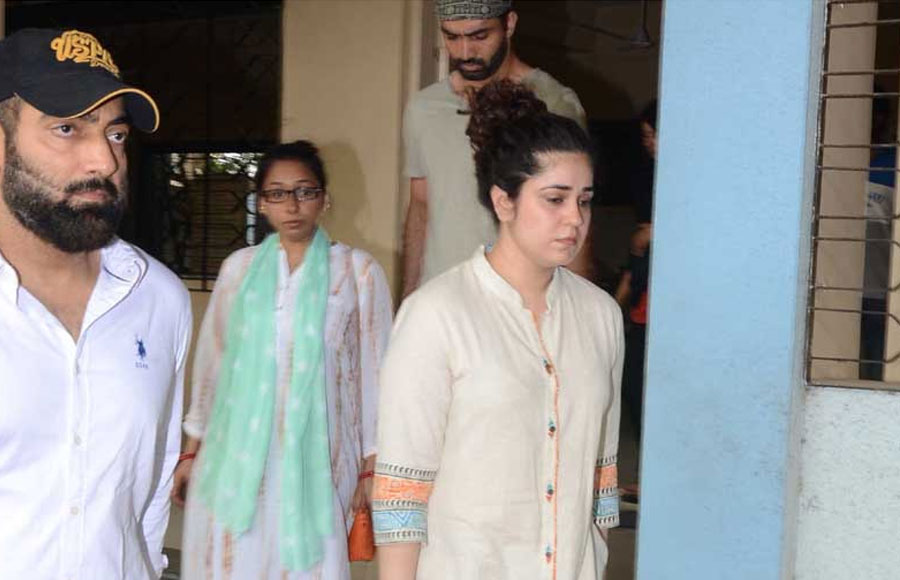 Celebs pay their last respect to Shammi Aunty 