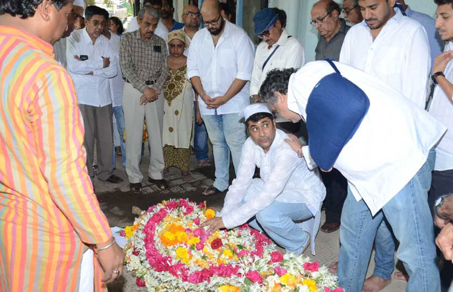 Celebs pay their last respect to Shammi Aunty 