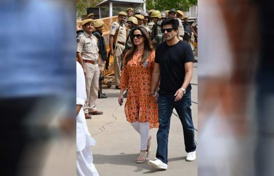 Salman, Saif, Tabu & others snapped at Jodhpur court 