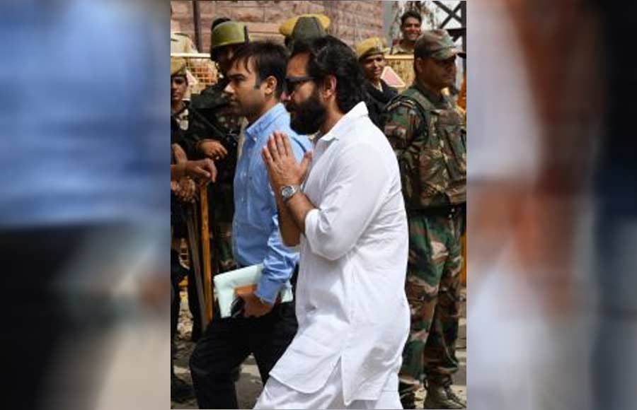 Salman, Saif, Tabu & others snapped at Jodhpur court 