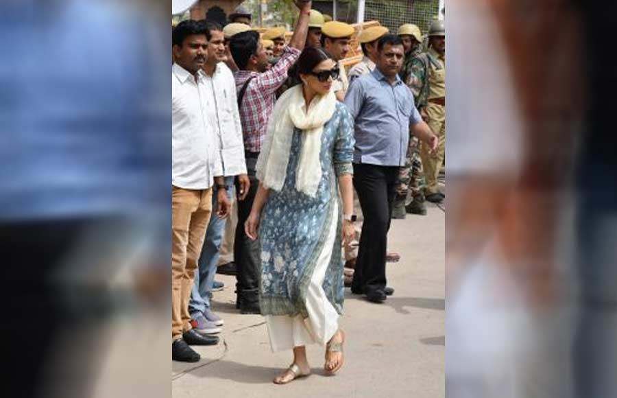 Salman, Saif, Tabu & others snapped at Jodhpur court 