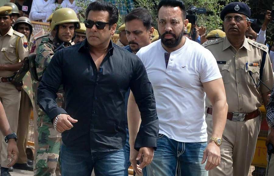 Salman, Saif, Tabu & others snapped at Jodhpur court 