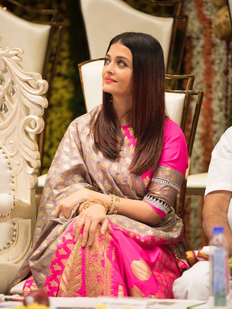 Aishwarya Rai felicitated with 'Woman of Substance' title