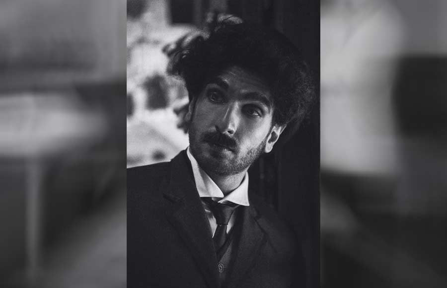 Ranveer Singh steals the look of Charlie Chaplin and leaves us in awwww!!!