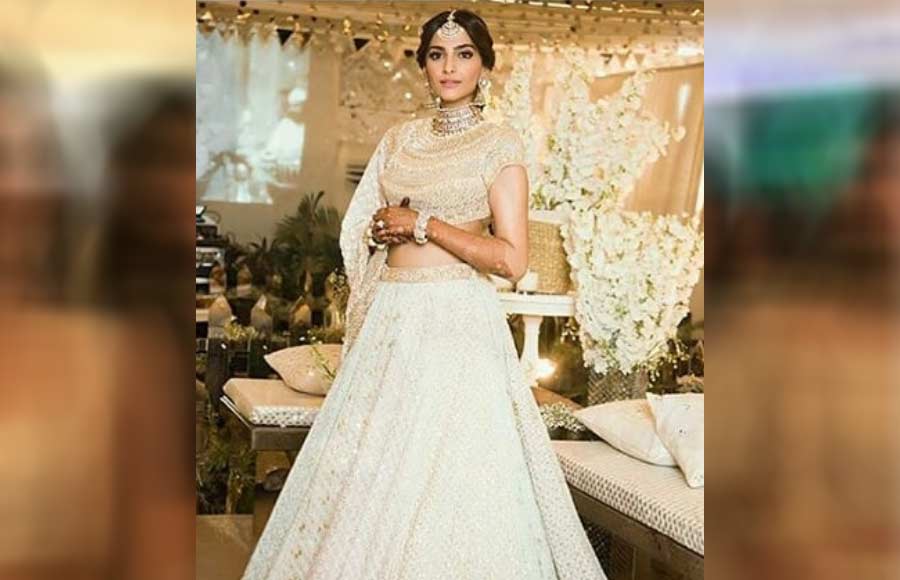 Stunning Sonam Kapoor looks wow in her sangeet 